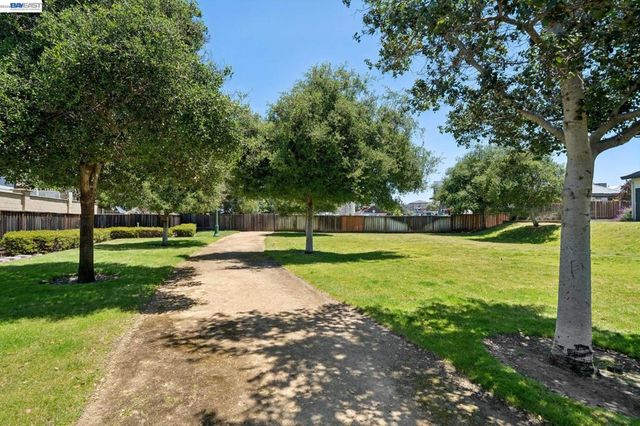 472 Diller St, Alameda, CA 94501