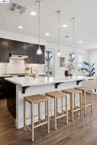 472 Diller St, Alameda, CA 94501
