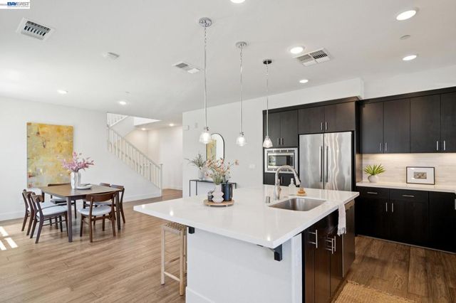472 Diller St, Alameda, CA 94501