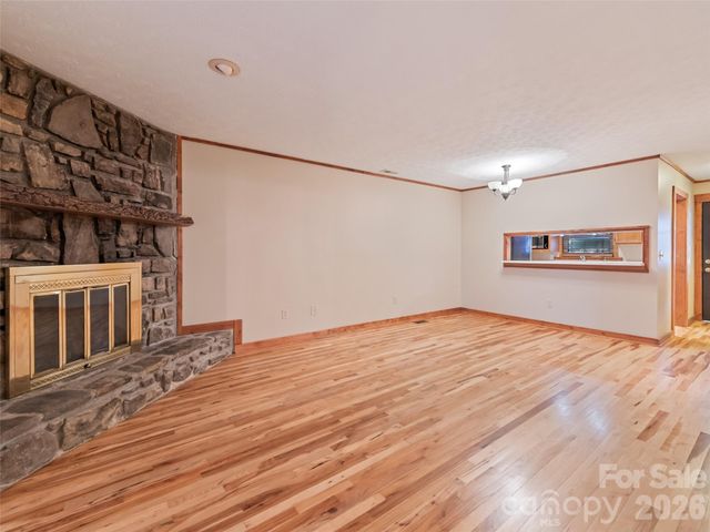 36 Mulberry Lane, Maggie Valley, NC 28751