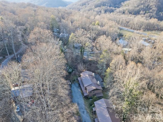 36 Mulberry Lane, Maggie Valley, NC 28751