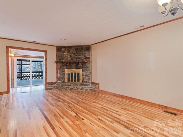 36 Mulberry Lane, Maggie Valley, NC 28751
