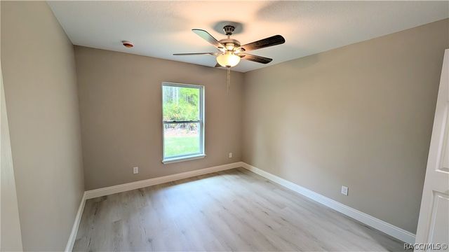 7708 N Paris Drive, Dunnellon, FL 34434