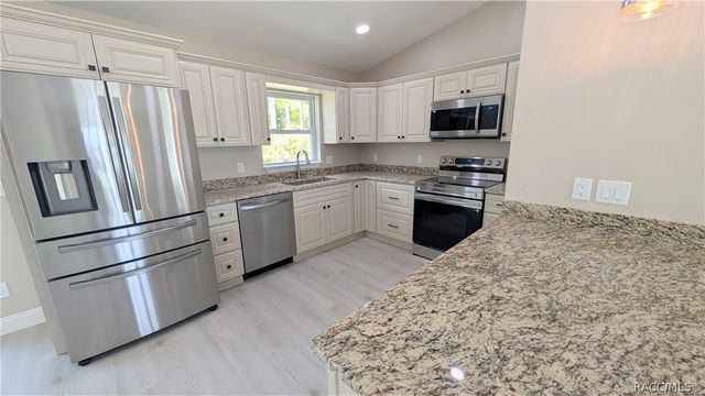 7708 N Paris Drive, Dunnellon, FL 34434