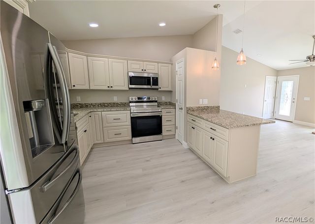 7708 N Paris Drive, Dunnellon, FL 34434