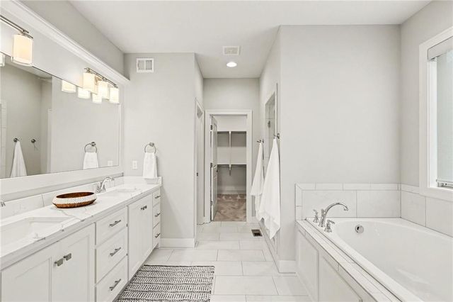 8193 Valley Road, Lenexa, KS 66220