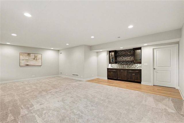 8193 Valley Road, Lenexa, KS 66220