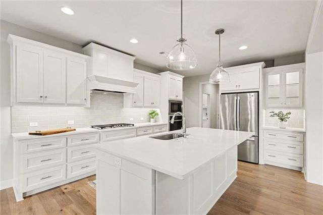 8193 Valley Road, Lenexa, KS 66220