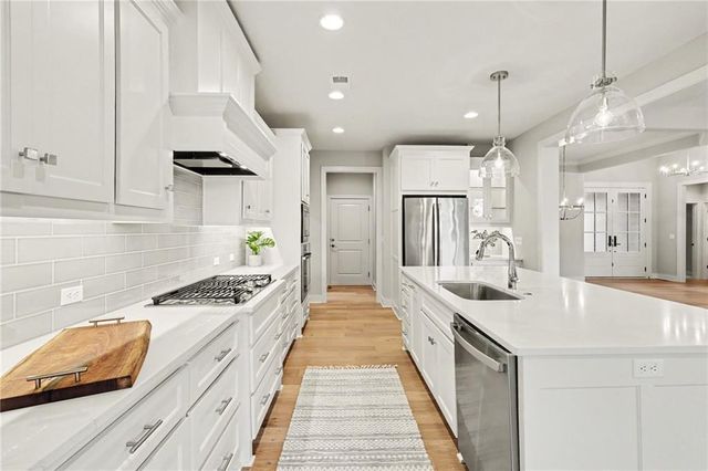 8193 Valley Road, Lenexa, KS 66220