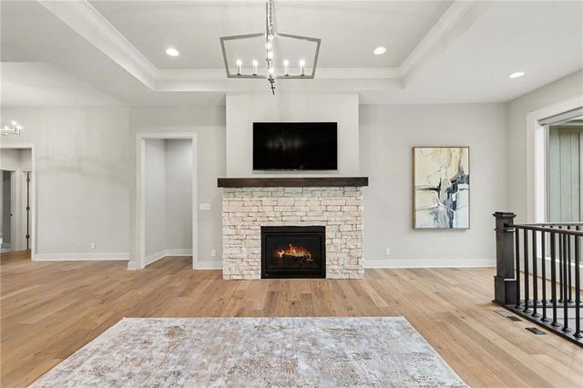 8193 Valley Road, Lenexa, KS 66220