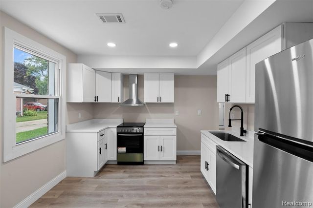 23601 Glenbrook Street, Saint Clair Shores, MI 48082