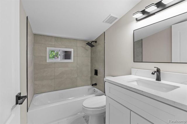 23601 Glenbrook Street, Saint Clair Shores, MI 48082