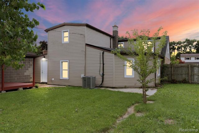 23601 Glenbrook Street, Saint Clair Shores, MI 48082