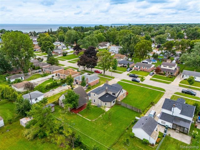 23601 Glenbrook Street, Saint Clair Shores, MI 48082
