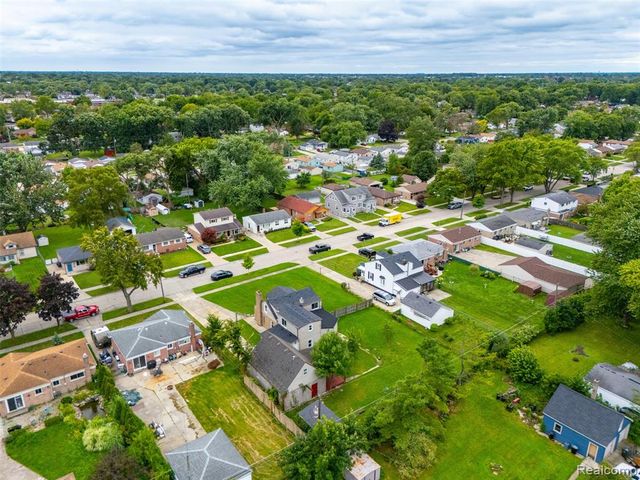 23601 Glenbrook Street, Saint Clair Shores, MI 48082