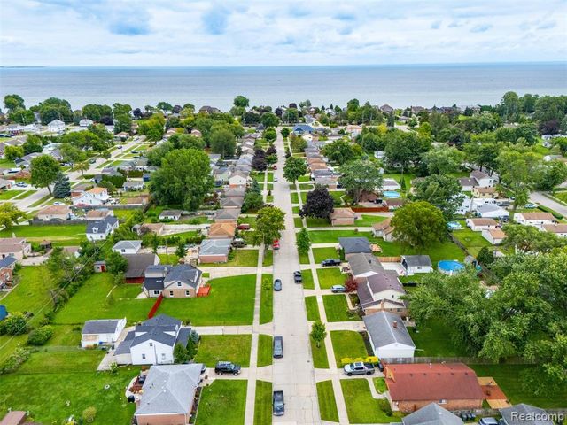 23601 Glenbrook Street, Saint Clair Shores, MI 48082