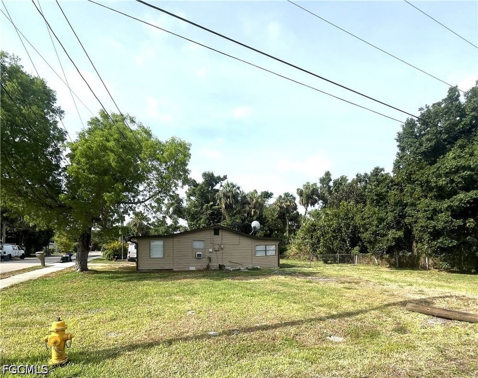 1748 Woodward AVE, North Fort Myers, FL 33903