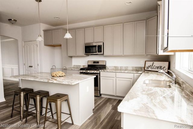 945 Guenevere Drive, Oxford, MI 48371