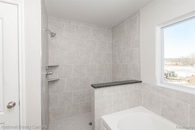 945 Guenevere Drive, Oxford, MI 48371
