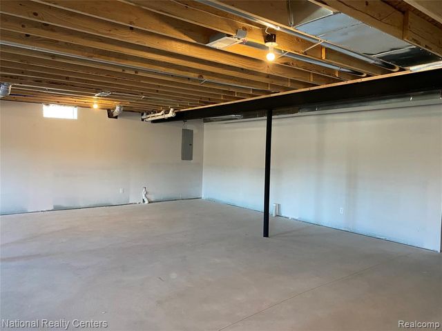 945 Guenevere Drive, Oxford, MI 48371