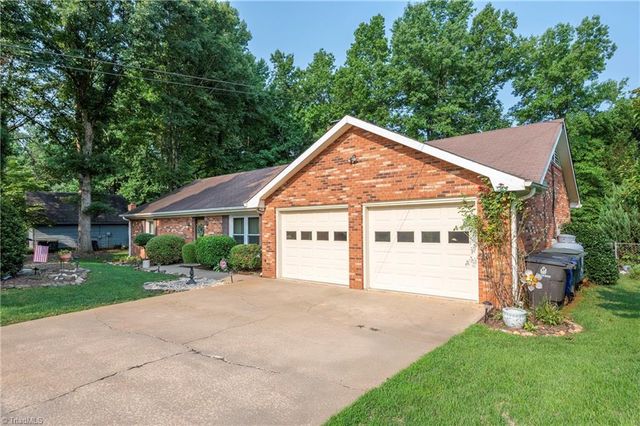 4613 Sun Valley Lane, Kernersville, NC 27284
