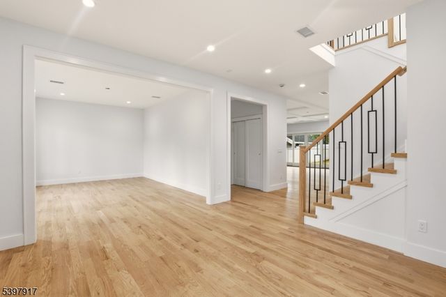 29 Alice Ln, Clark Twp., NJ 07066