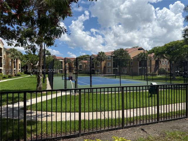 8010 N Nob Hill Rd 108, Tamarac, FL 33321