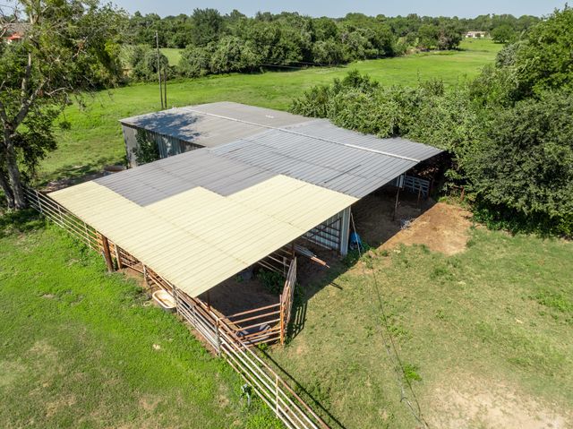 821 E Stegall Road, Robinson, TX 76706