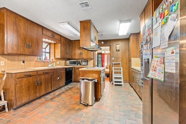 821 E Stegall Road, Robinson, TX 76706