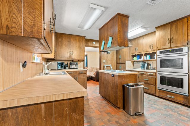 821 E Stegall Road, Robinson, TX 76706