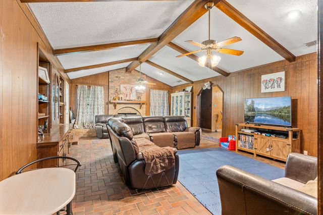 821 E Stegall Road, Robinson, TX 76706