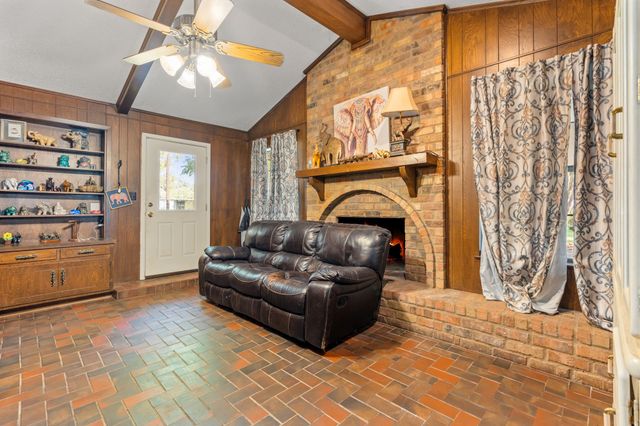 821 E Stegall Road, Robinson, TX 76706