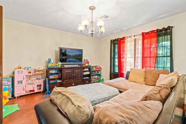 821 E Stegall Road, Robinson, TX 76706