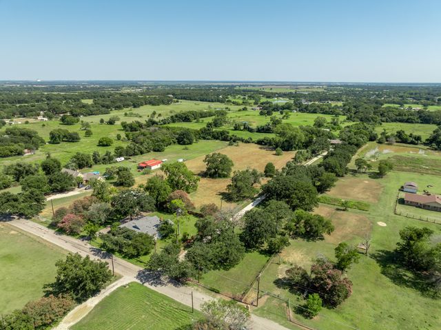 821 E Stegall Road, Robinson, TX 76706