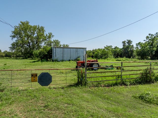 821 E Stegall Road, Robinson, TX 76706