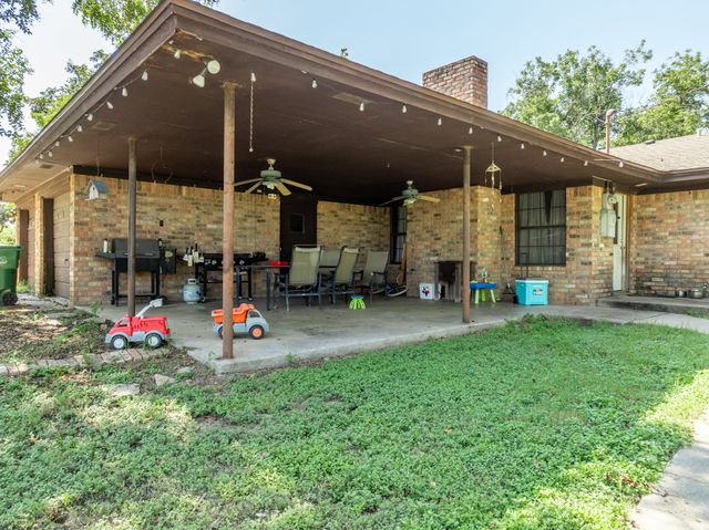 821 E Stegall Road, Robinson, TX 76706