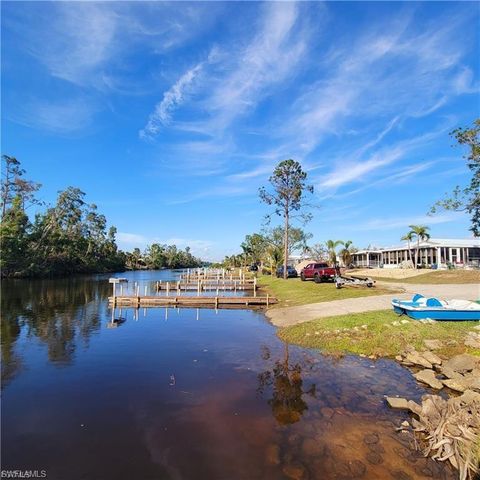 5650 Red Bird LN, Fort Myers, FL 33908