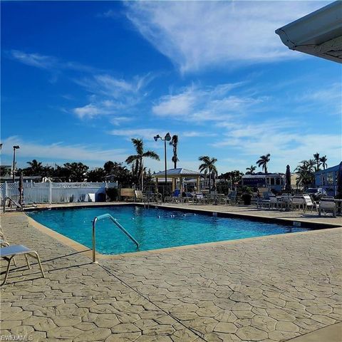 5650 Red Bird LN, Fort Myers, FL 33908