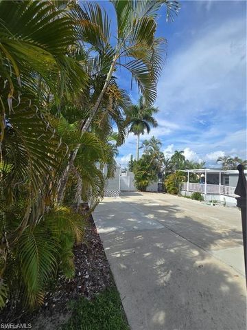 5650 Red Bird LN, Fort Myers, FL 33908
