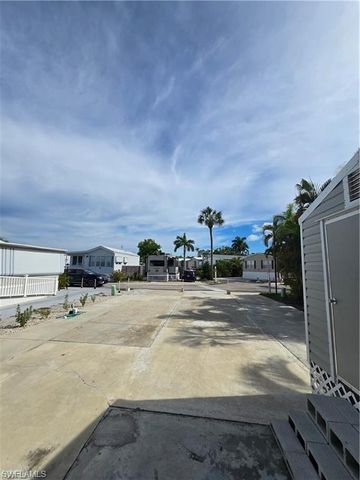 5650 Red Bird LN, Fort Myers, FL 33908