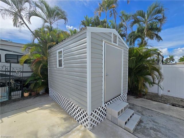 5650 Red Bird LN, Fort Myers, FL 33908