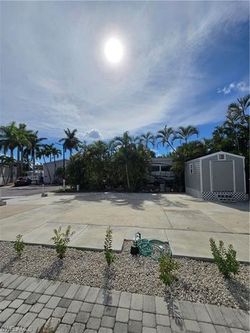 5650 Red Bird LN, Fort Myers, FL 33908