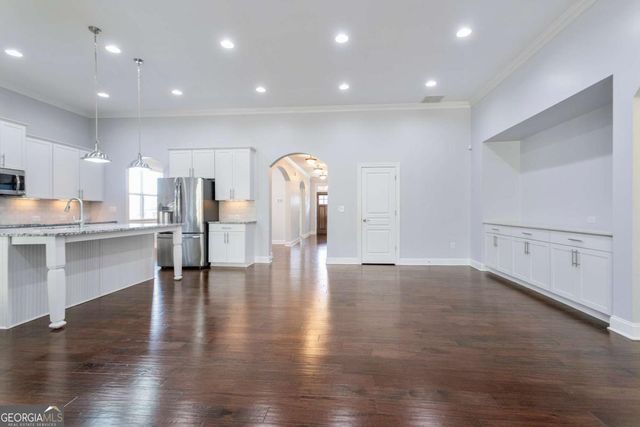 330 La Perla Drive, Sugar Hill, GA 30518