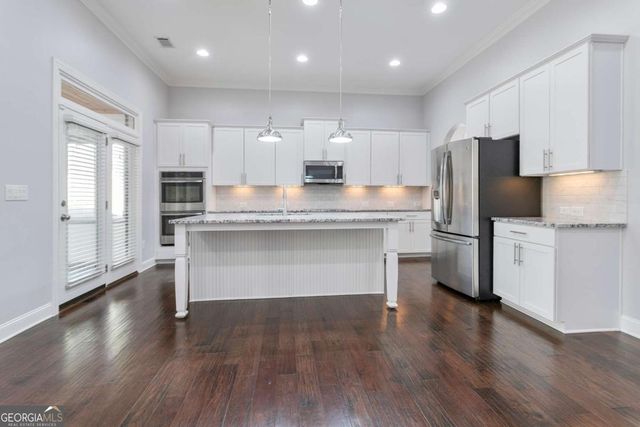 330 La Perla Drive, Sugar Hill, GA 30518