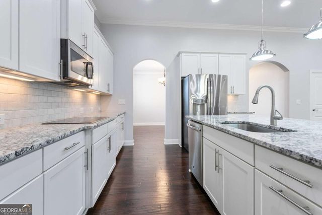 330 La Perla Drive, Sugar Hill, GA 30518