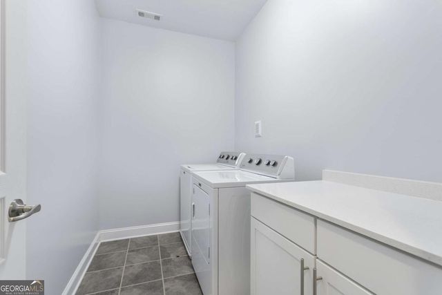 330 La Perla Drive, Sugar Hill, GA 30518