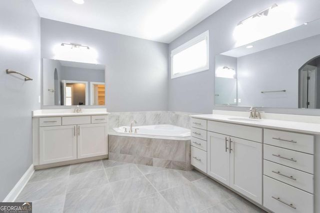 330 La Perla Drive, Sugar Hill, GA 30518