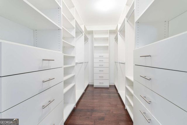 330 La Perla Drive, Sugar Hill, GA 30518