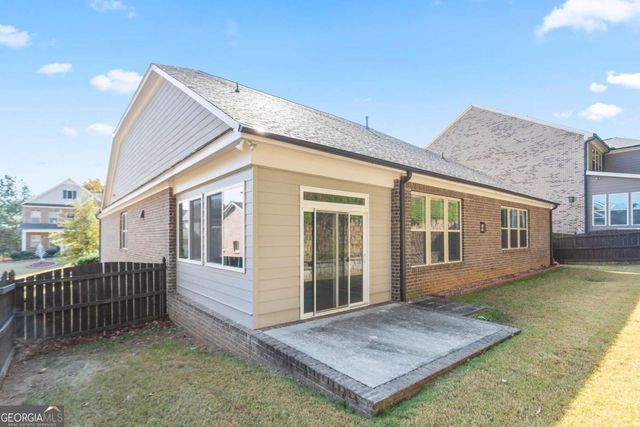 330 La Perla Drive, Sugar Hill, GA 30518