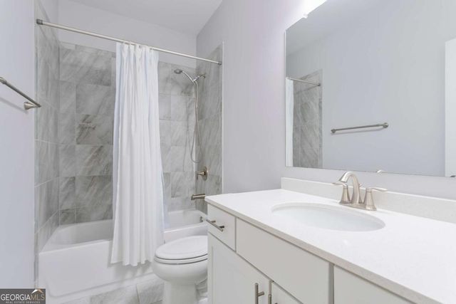 330 La Perla Drive, Sugar Hill, GA 30518